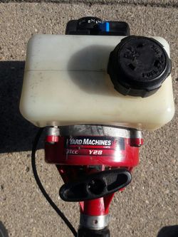YARD MACHINES WEED WACKER 31CC Y28 17