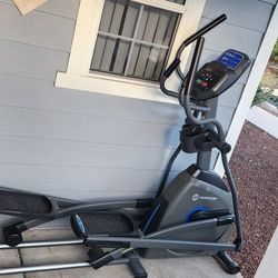 Horizon Fitness Machine W/built in Bluetooth