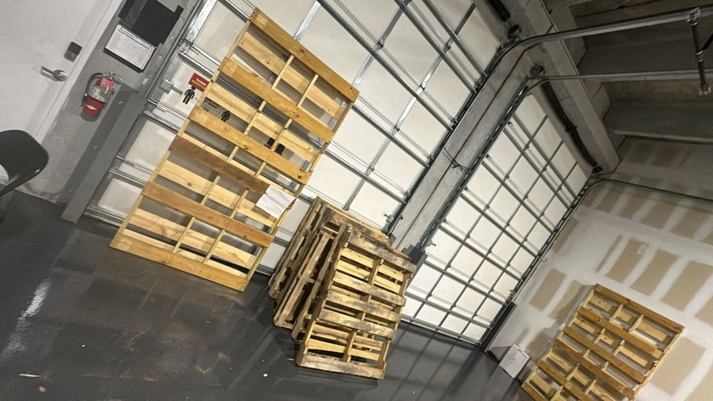 WOODEN PALLETS