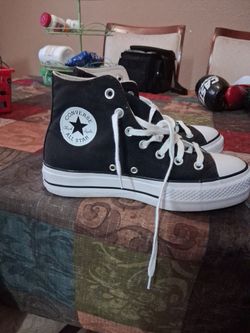 Converse all stars chuck Taylor size 8