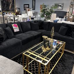 Stunning sectional! $2099 🚨🖤📦