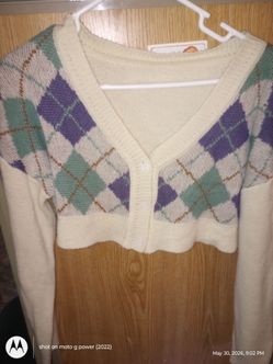 Size Medium/ Large knitted half sweater women's