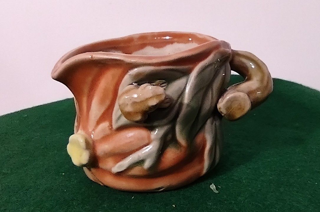 3" Vintage Majolica Pottery Vase One Frogs Flower Pot Planter.
