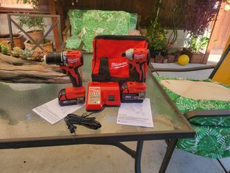 Milwaukee  (new) M18 18-Volt Lithium-Ion Brushless Cordless Compact Hammer Drill/Impact Combo Kit (2)-Tool) with (1)2ah and (1)4ah Batterie, and Bag