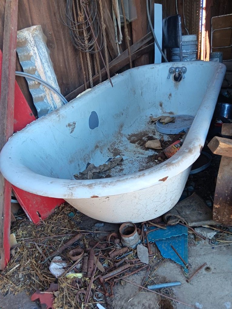 Vintage Clawfoot Bathtub