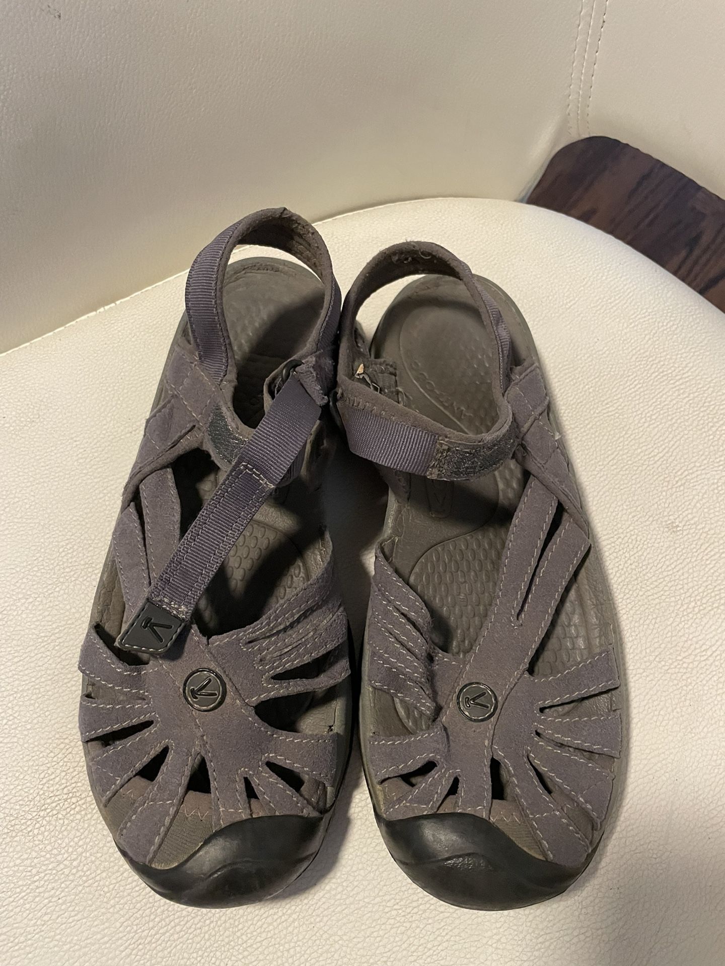Keen Woman Shoes Size 8.5