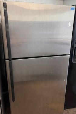 GE Top-Freezer Refrigerator