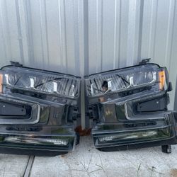 2019 UP 2022 CHEVY SILVERADO HEADLIGHTS