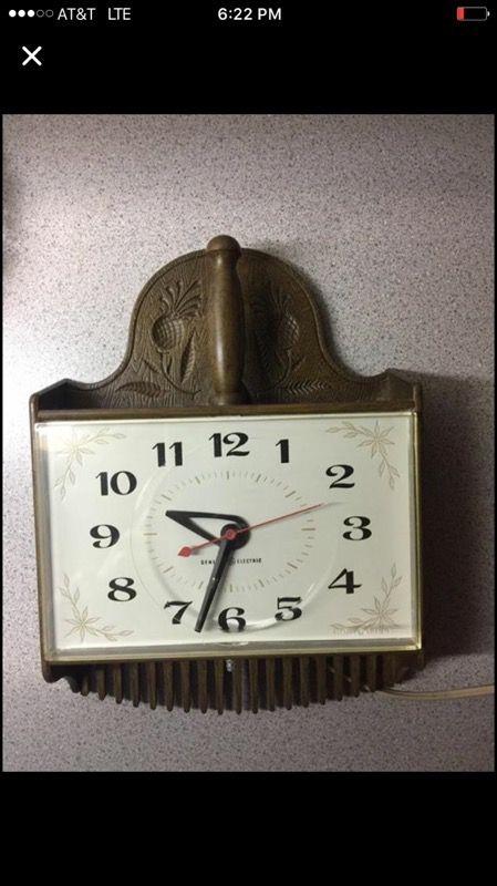 Vintage Berry scoop clock