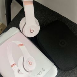 Beats Solo 4 Pink