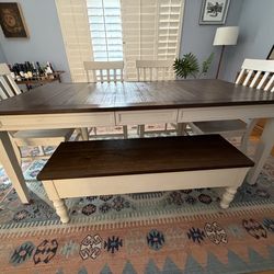 Dining Room Table - Good as New
