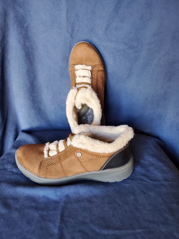Women’s Bzees Golden Comfy Booties Shoes Size 7.5 Color Toffee
