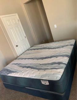 KING BEAUTYREST MATTRESS AND FREE BOX SPRINGS