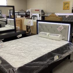 Queen Size Bedroom Set 