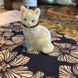 Fenton Iridescent Pearl White Cat