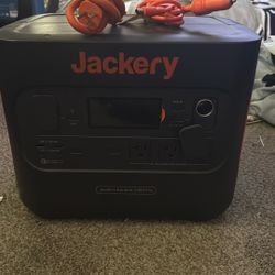 Jackery Explorer 2000 Pro 