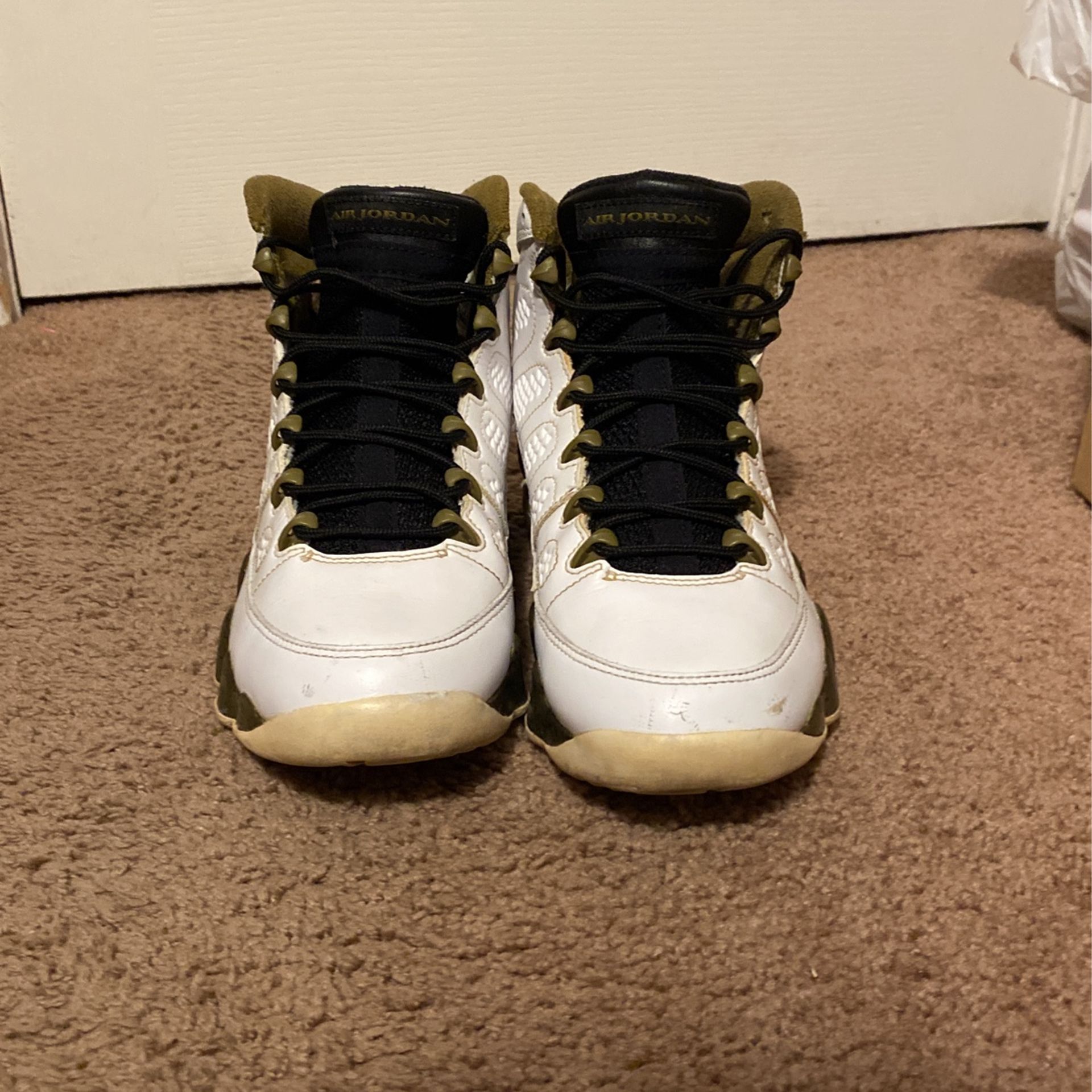 Jordan 9 Retro Statue