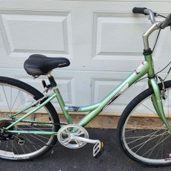 Diamondback Vital 1, 700c, Hybrid/Comfort  7 Speed Bike 