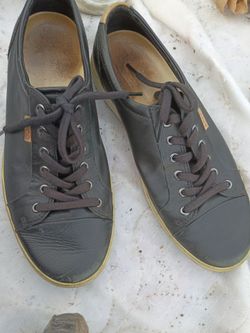Leather tennis shoes