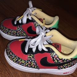 Toddler Nikes size 7c