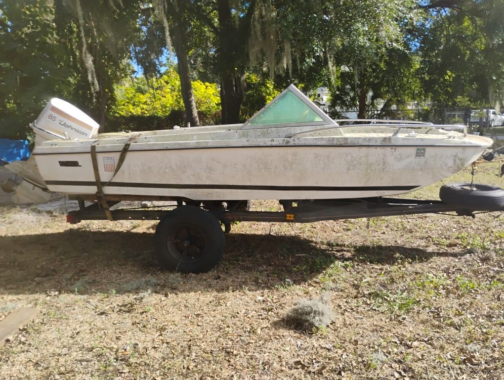 15ft Cruiser/Fishing Boat With Johnson Motor