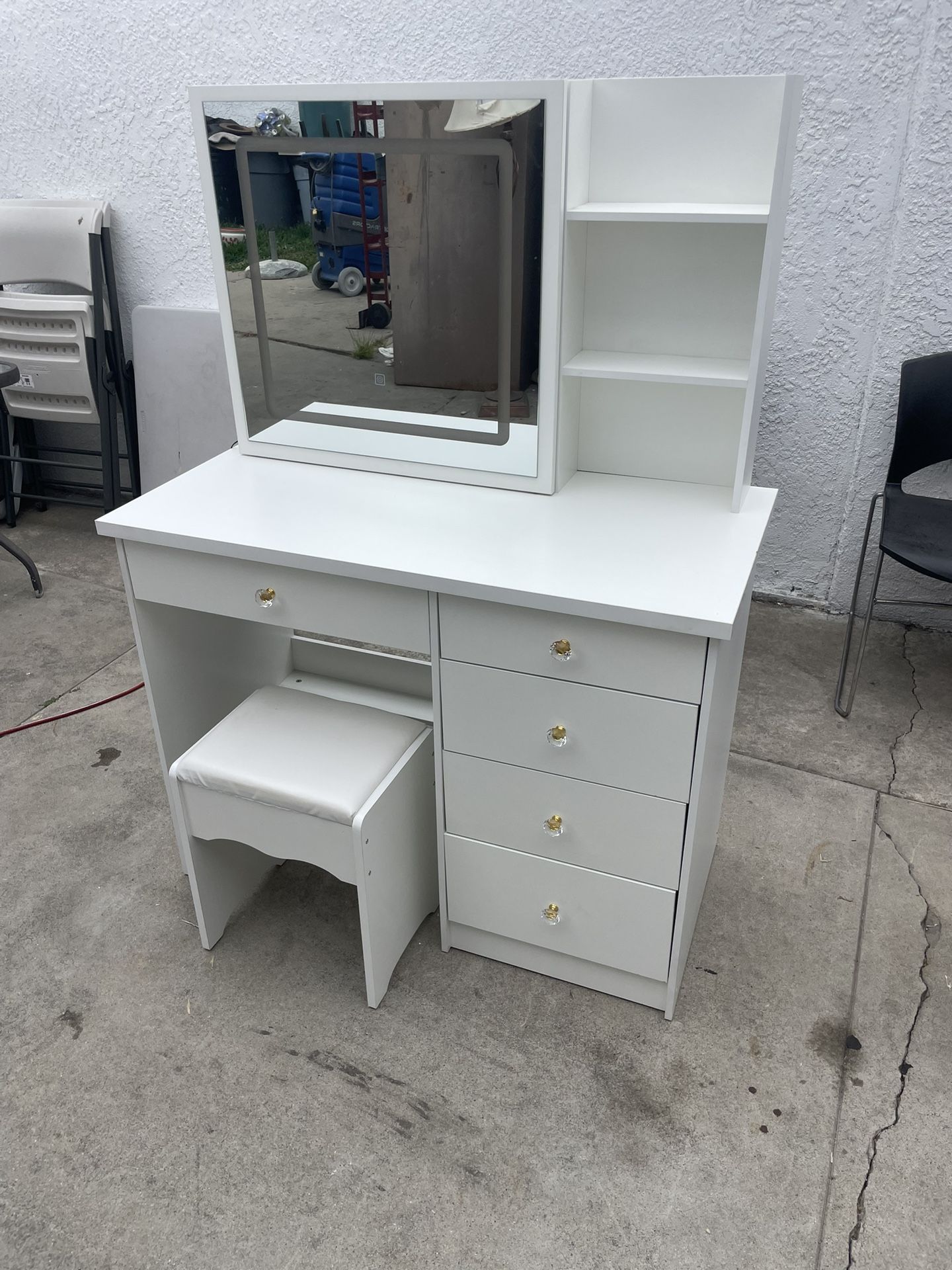 White Vanity Dresser Desk With Lights And Chair !