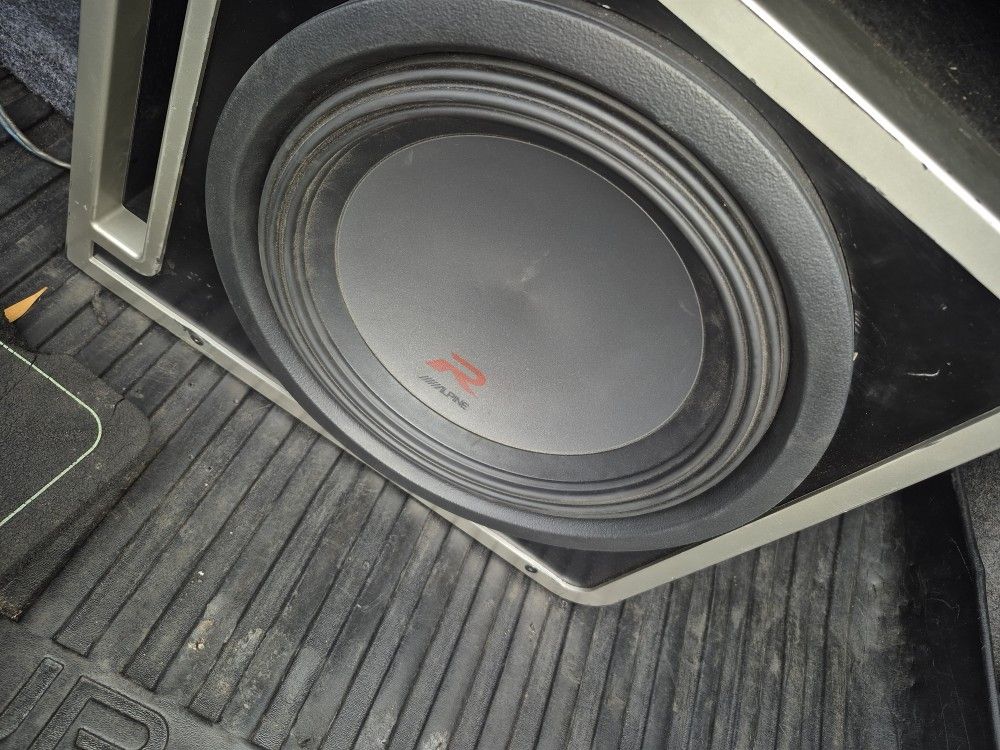 Alpine Type R 12 In Halo Enclosure