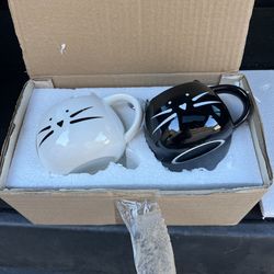 Pair of cat coffee/tea mugs NIB