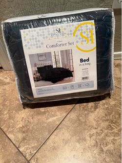 Black comforter set (Queen size)