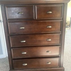 Solid Wood 6-Drawer Dresser – Great Condition