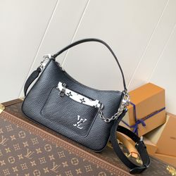 Women's classic cross-body bag