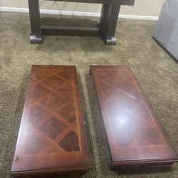 Dining Table, 6 Chairs And 2 Extra Pieces Of Leaves 