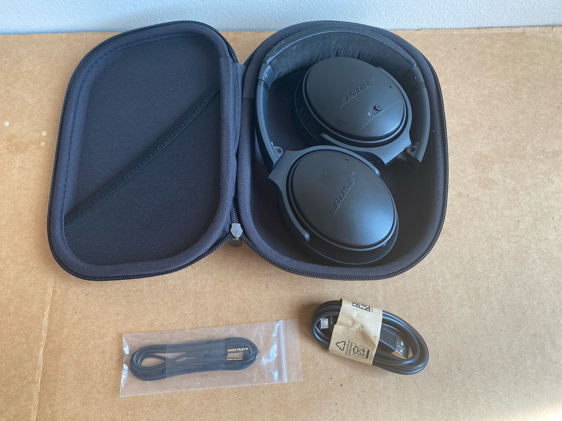 Bose Quietcomfort Series II Noise Canceling Headphones (READ)