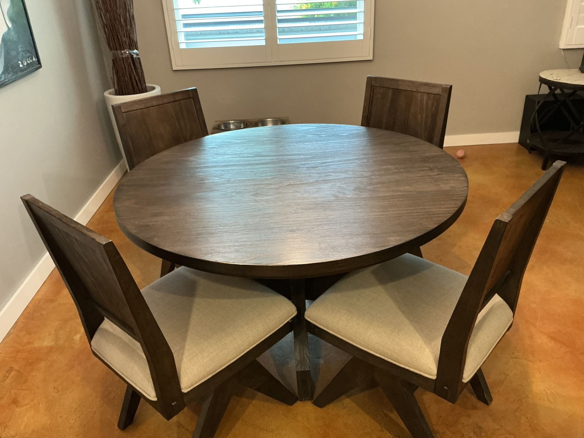 Dinning Table 