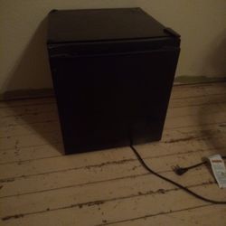 Hisense Mini Refrigerator
