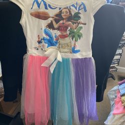 Girls Moana dress should fit a 4T 5T 6T