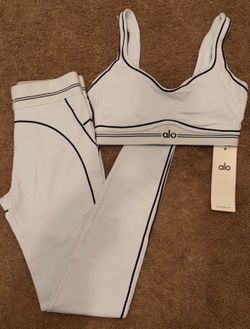 Alo yoga size small