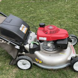 HONDA SELF PROPELLED LAWN MOWER