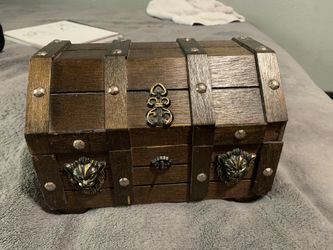 Jewelry treasure chest