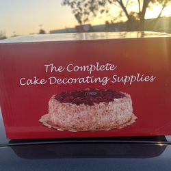 464 Piece Cake Decorating Kit Including Turn Table