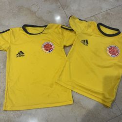 Usado. Dos Camisetas De Equipo De Futbol De Colombia Tallas 4 Y 8. Chicos