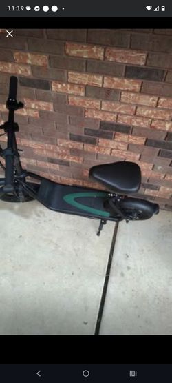 Adult electric scooter NO CHARGER $10-20 ON AMAZON