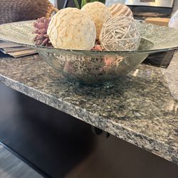 Glass bowl with accessories