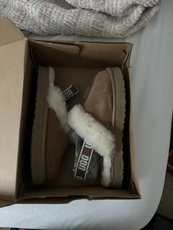 UGGS.Vans,converse,heels