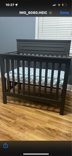 Crib, mattress,mattress pad and sheets