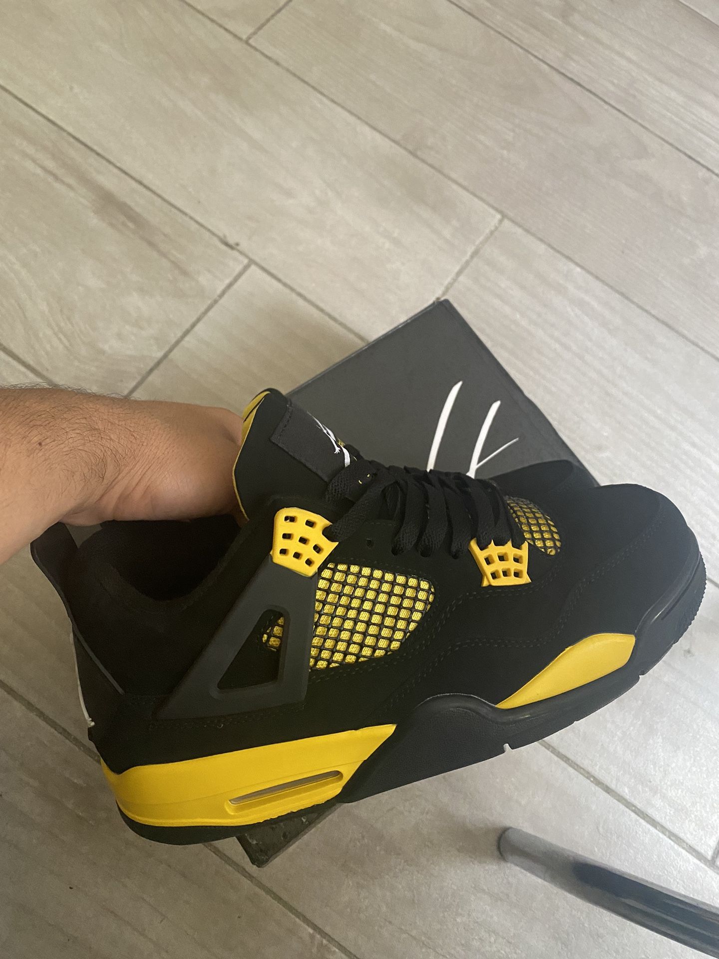Jordan 4s Thunders Size 10