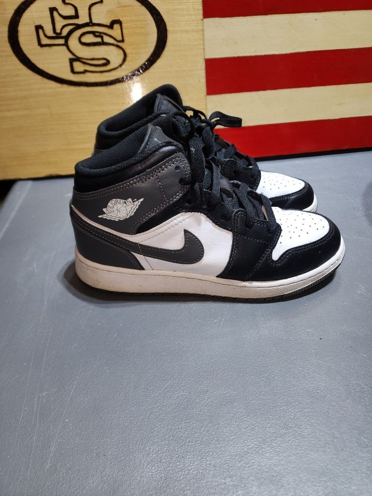 Big Kid's Jordan 1 MID Black/Iron Grey-White (DQ8423 001) Size 5y