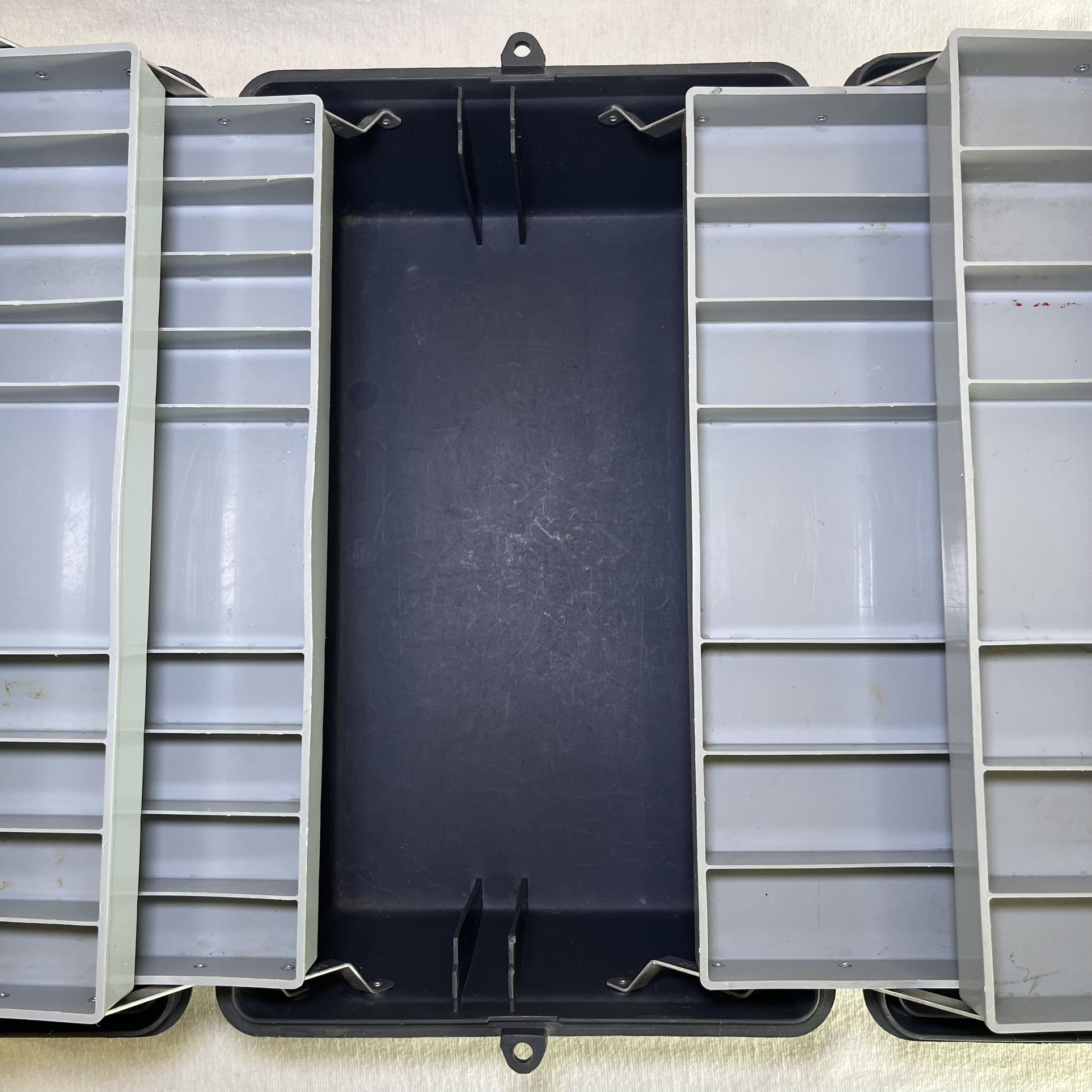 female tackle box Gonex Waterproof Boxes it has a spot lever drag conventional reel Jake's Lures Stream-a-Lure Silver Color:03 Blueback Herring
