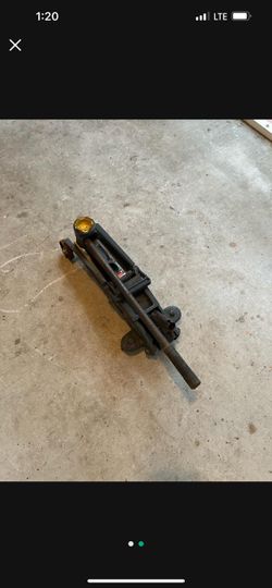 Hydraulic floor jack