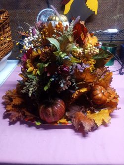 Holiday Table Arrangement 